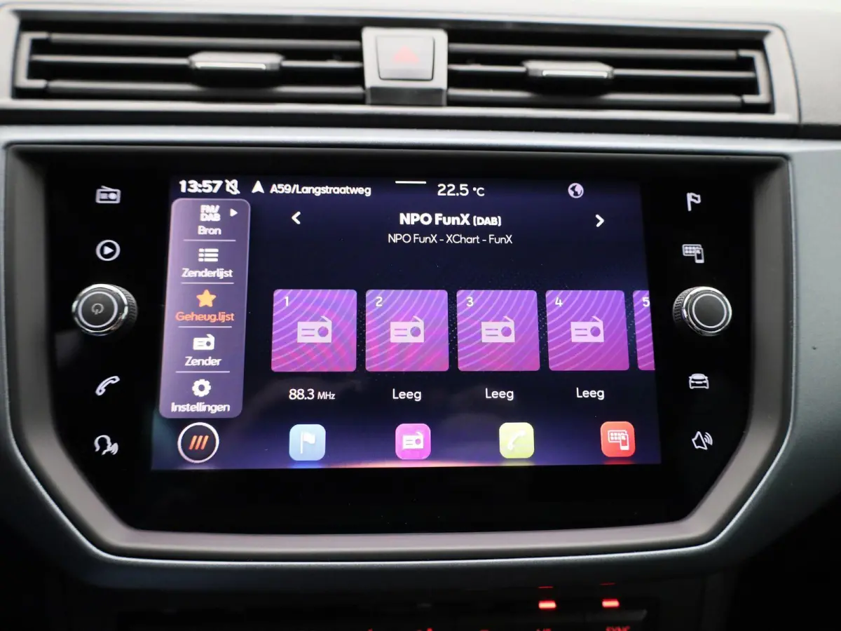 1.0 TSI Style Business Intense | ACHTERUITRIJCAMERA | APPLE CARPLAY - ANDROID AUTO | TREKHAAK | CLIMATE CONTROL | KEYLESS | CRUISE CONTROL |