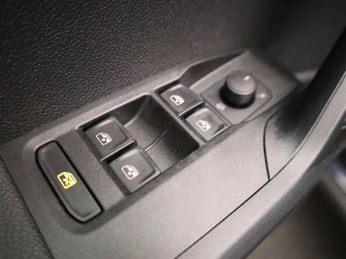 1.0 TSI Style Business Intense | ACHTERUITRIJCAMERA | APPLE CARPLAY - ANDROID AUTO | TREKHAAK | CLIMATE CONTROL | KEYLESS | CRUISE CONTROL |