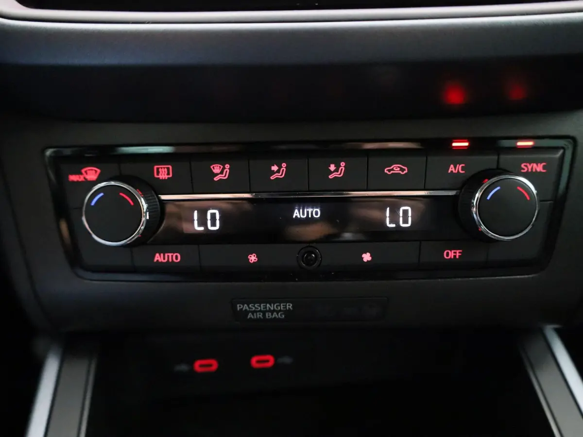 1.0 TSI Style Business Intense | ACHTERUITRIJCAMERA | APPLE CARPLAY - ANDROID AUTO | TREKHAAK | CLIMATE CONTROL | KEYLESS | CRUISE CONTROL |