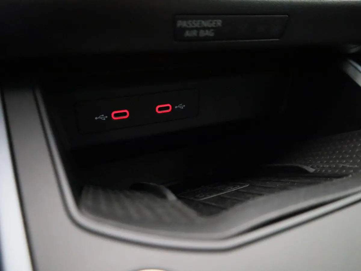1.0 TSI Style Business Intense | ACHTERUITRIJCAMERA | APPLE CARPLAY - ANDROID AUTO | TREKHAAK | CLIMATE CONTROL | KEYLESS | CRUISE CONTROL |