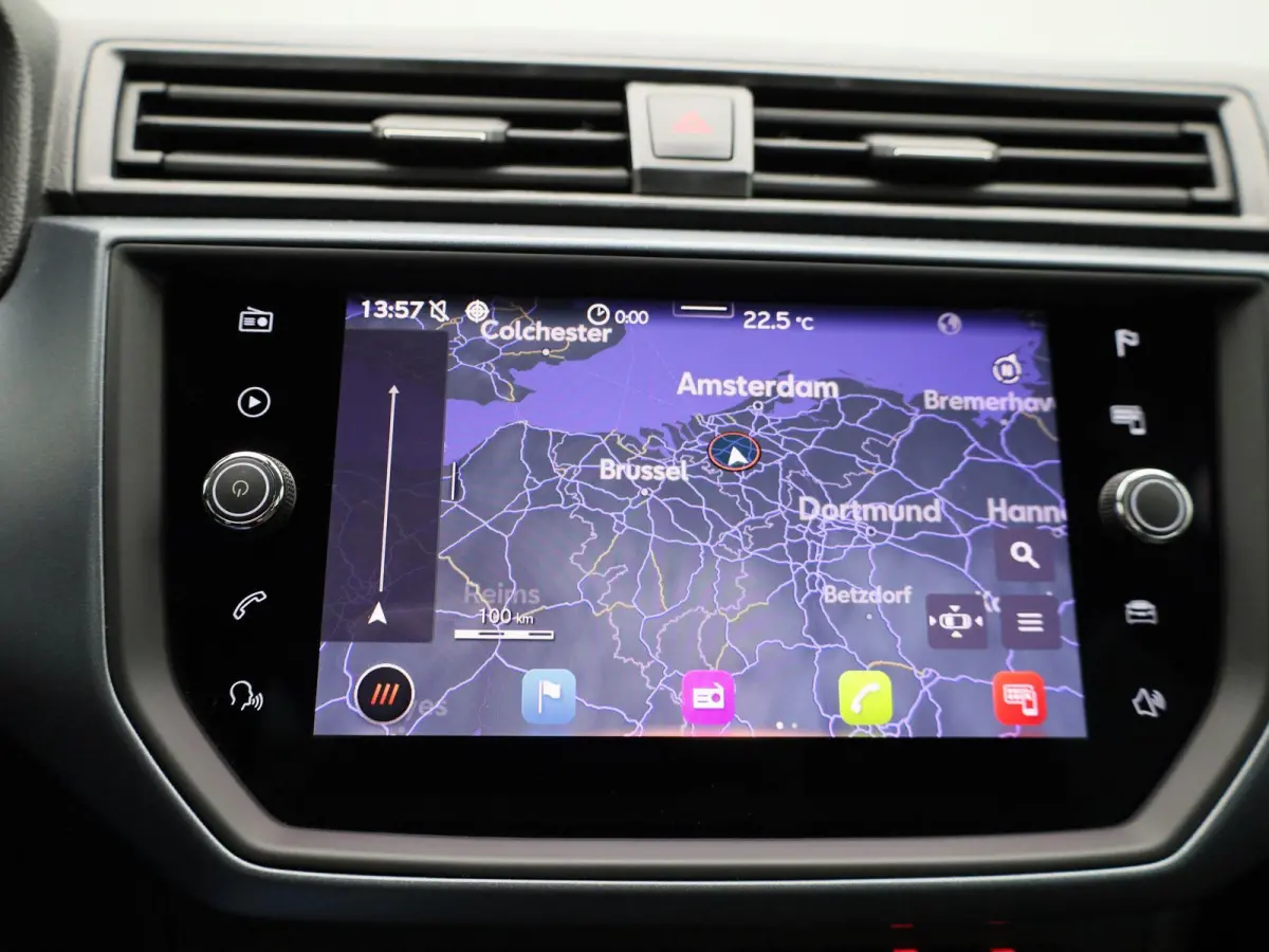 1.0 TSI Style Business Intense | ACHTERUITRIJCAMERA | APPLE CARPLAY - ANDROID AUTO | TREKHAAK | CLIMATE CONTROL | KEYLESS | CRUISE CONTROL |