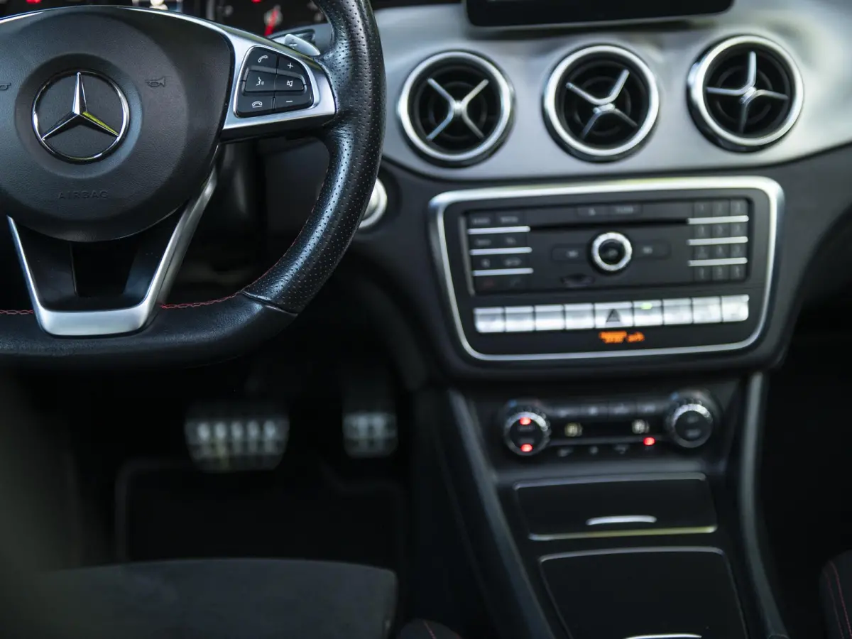 250 4Matic | AMG | Pano | 19" LMV | LED | El.achterklep | Achteruitrijcamera | Keyless Go | Dealeronderhouden