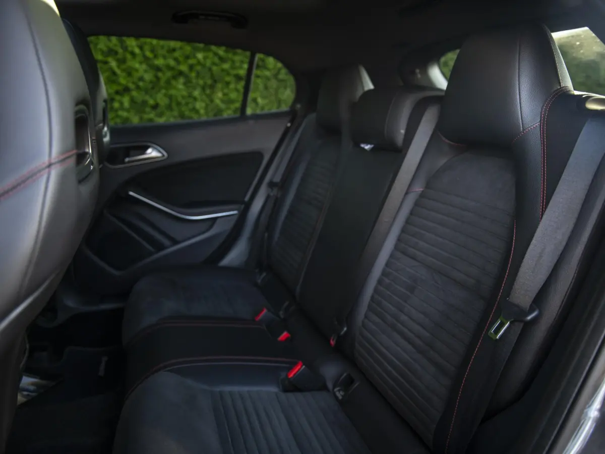 250 4Matic | AMG | Pano | 19" LMV | LED | El.achterklep | Achteruitrijcamera | Keyless Go | Dealeronderhouden