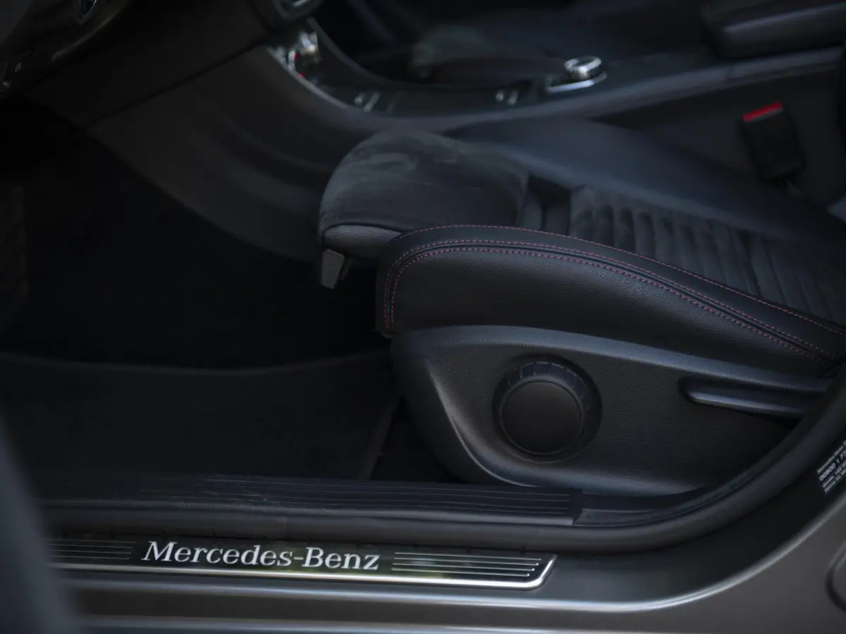 250 4Matic | AMG | Pano | 19" LMV | LED | El.achterklep | Achteruitrijcamera | Keyless Go | Dealeronderhouden