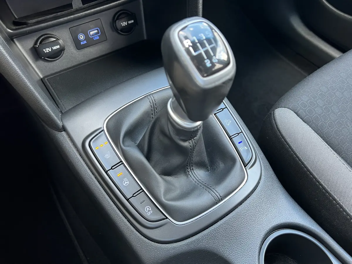 1.0 T-GDI 120pk Fashion | Camera | Trekhaak | Climate controle | Carplay | 17'' velgen | Keyless entry | Parkeersensoren | Elektrische spiegels