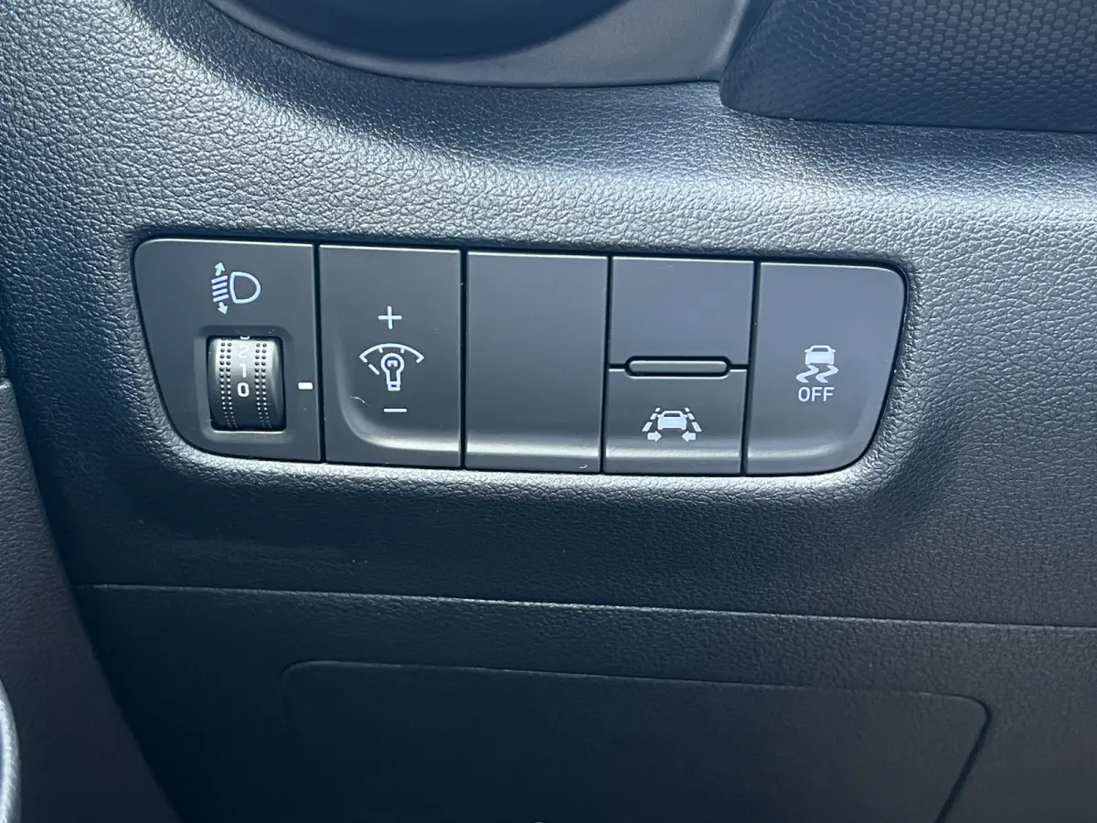 1.0 T-GDI 120pk Fashion | Camera | Trekhaak | Climate controle | Carplay | 17'' velgen | Keyless entry | Parkeersensoren | Elektrische spiegels