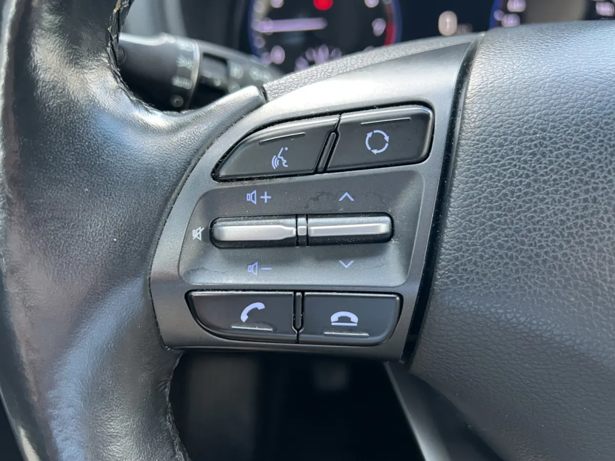 1.0 T-GDI 120pk Fashion | Camera | Trekhaak | Climate controle | Carplay | 17'' velgen | Keyless entry | Parkeersensoren | Elektrische spiegels