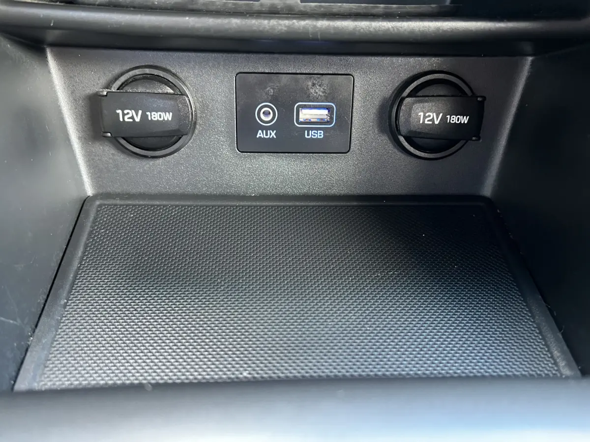 1.0 T-GDI 120pk Fashion | Camera | Trekhaak | Climate controle | Carplay | 17'' velgen | Keyless entry | Parkeersensoren | Elektrische spiegels