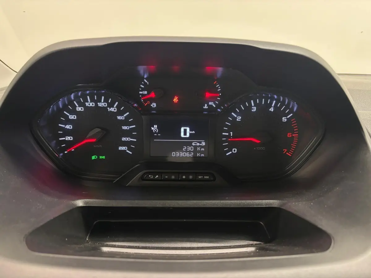 320 2.0 TDCI L2H1 Trend Airco Cruise Control Trekhaak Lane Assist Stoelverwarming