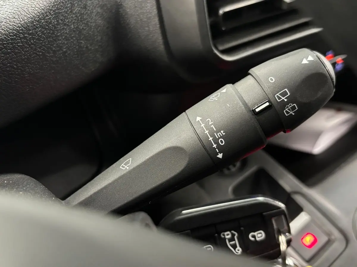 320 2.0 TDCI L2H1 Trend Airco Cruise Control Trekhaak Lane Assist Stoelverwarming