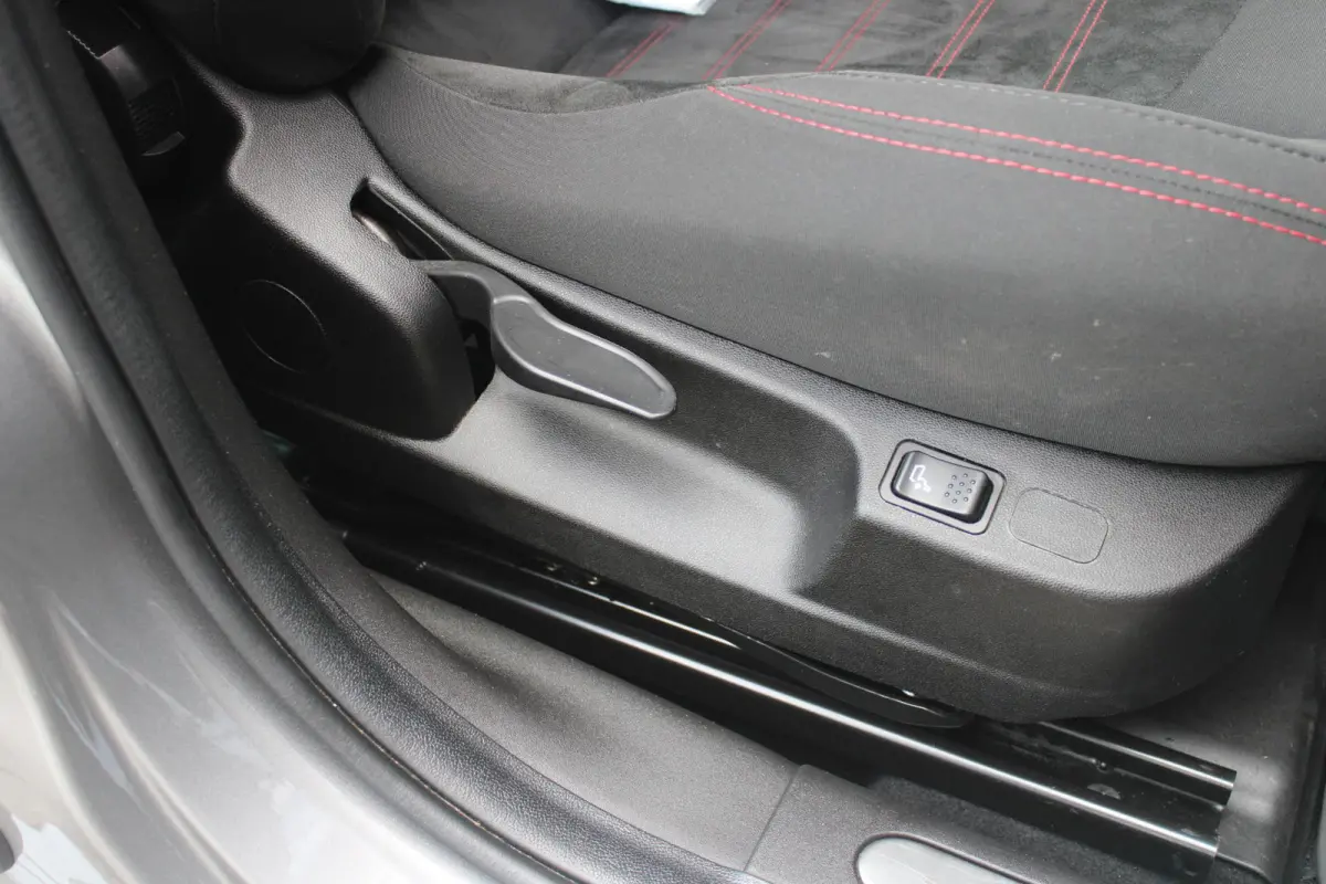 1.4 Turbo 170PK AUTOMAAT MultiAir SUPER | AFNEEMBARE TREKHAAK | NAVIGATIE | "BREMBO" REMKLAUWEN ROOD | LICHTMETALEN VELGEN 17" | CLIMATE CONTROL | CRUISE CONTROL | DAB+ RADIO | BLUETOOTH AUD