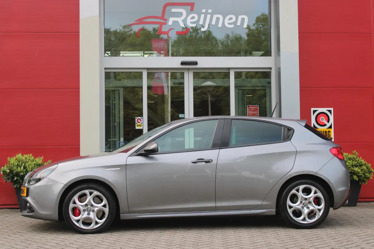 1.4 Turbo 170PK AUTOMAAT MultiAir SUPER | AFNEEMBARE TREKHAAK | NAVIGATIE | "BREMBO" REMKLAUWEN ROOD | LICHTMETALEN VELGEN 17" | CLIMATE CONTROL | CRUISE CONTROL | DAB+ RADIO | BLUETOOTH AUD
