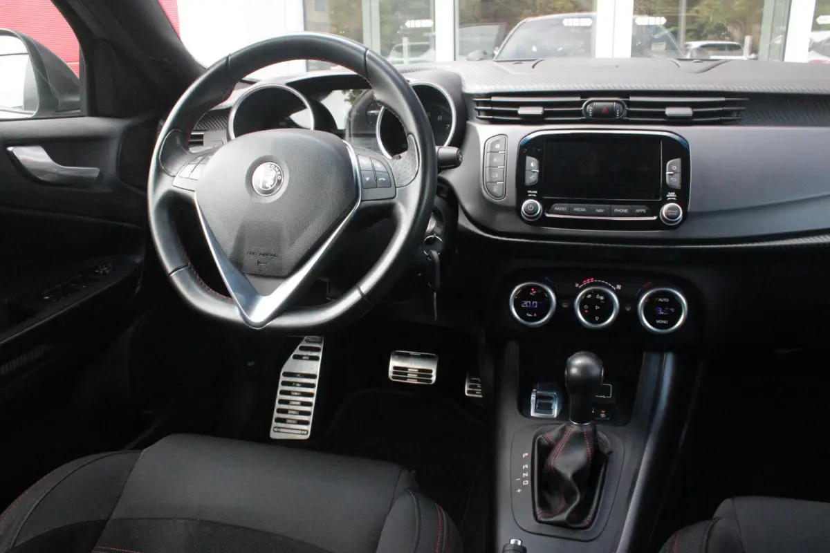 1.4 Turbo 170PK AUTOMAAT MultiAir SUPER | AFNEEMBARE TREKHAAK | NAVIGATIE | "BREMBO" REMKLAUWEN ROOD | LICHTMETALEN VELGEN 17" | CLIMATE CONTROL | CRUISE CONTROL | DAB+ RADIO | BLUETOOTH AUD