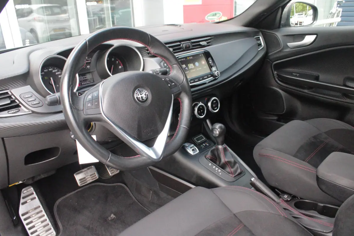 1.4 Turbo 170PK AUTOMAAT MultiAir SUPER | AFNEEMBARE TREKHAAK | NAVIGATIE | "BREMBO" REMKLAUWEN ROOD | LICHTMETALEN VELGEN 17" | CLIMATE CONTROL | CRUISE CONTROL | DAB+ RADIO | BLUETOOTH AUD