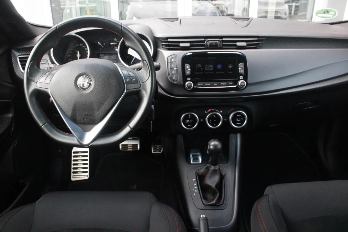 1.4 Turbo 170PK AUTOMAAT MultiAir SUPER | AFNEEMBARE TREKHAAK | NAVIGATIE | "BREMBO" REMKLAUWEN ROOD | LICHTMETALEN VELGEN 17" | CLIMATE CONTROL | CRUISE CONTROL | DAB+ RADIO | BLUETOOTH AUD