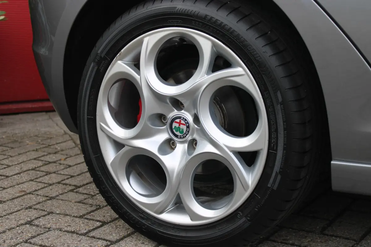 1.4 Turbo 170PK AUTOMAAT MultiAir SUPER | AFNEEMBARE TREKHAAK | NAVIGATIE | "BREMBO" REMKLAUWEN ROOD | LICHTMETALEN VELGEN 17" | CLIMATE CONTROL | CRUISE CONTROL | DAB+ RADIO | BLUETOOTH AUD