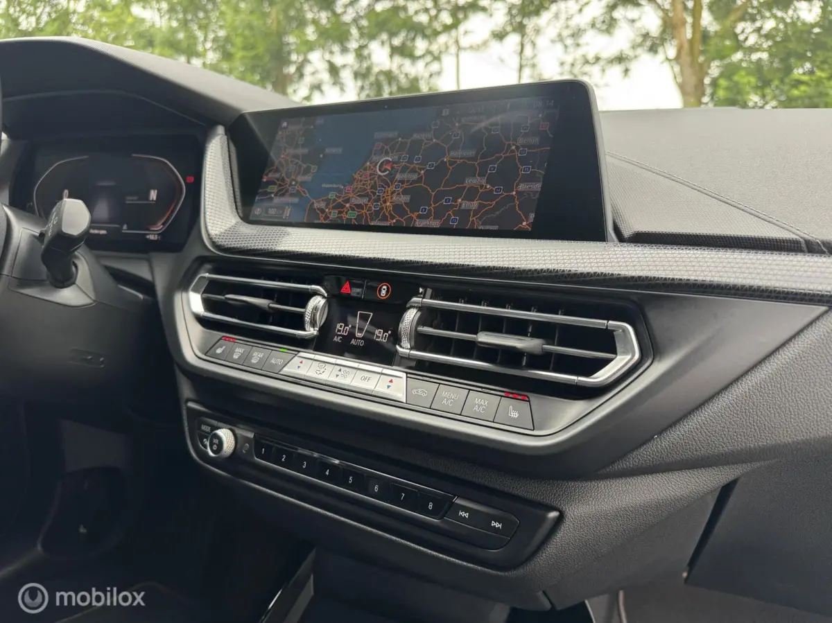118i | Sport Line | Led | CarPlay | Digi Dash |