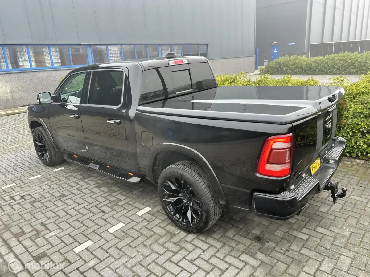 1500 4X4 5.7 V8 4x4 Crew Cab Laramie black out lpg