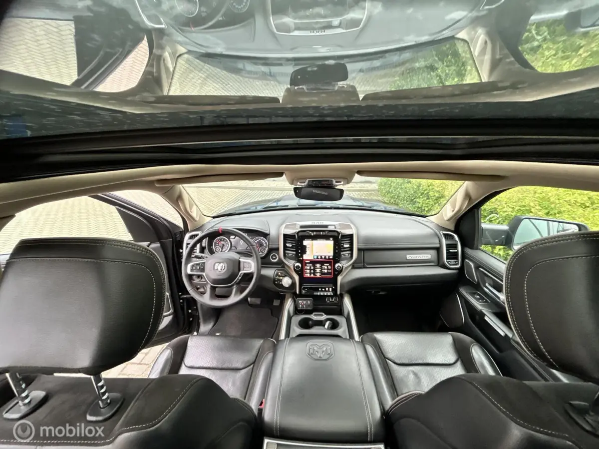 1500 4X4 5.7 V8 4x4 Crew Cab Laramie black out lpg