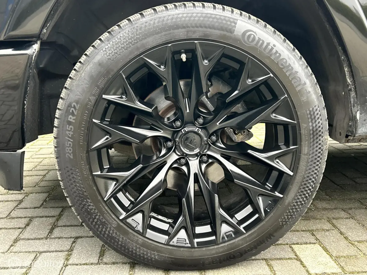 1500 4X4 5.7 V8 4x4 Crew Cab Laramie black out lpg