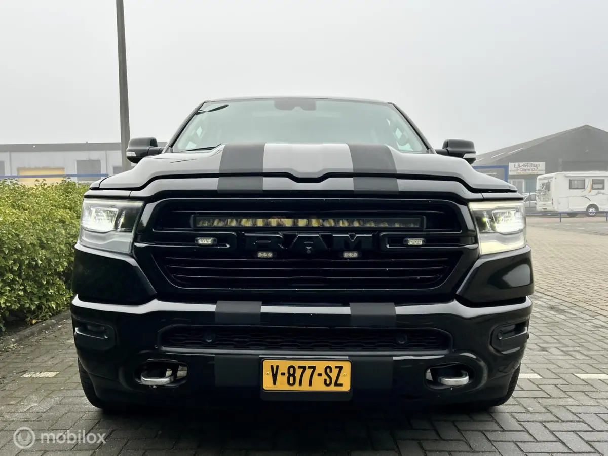 1500 4X4 5.7 V8 4x4 Crew Cab Laramie black out lpg