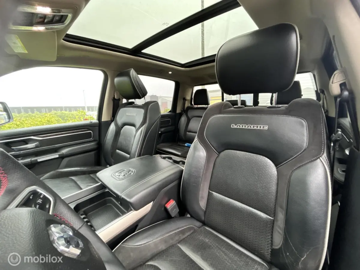 1500 4X4 5.7 V8 4x4 Crew Cab Laramie black out lpg