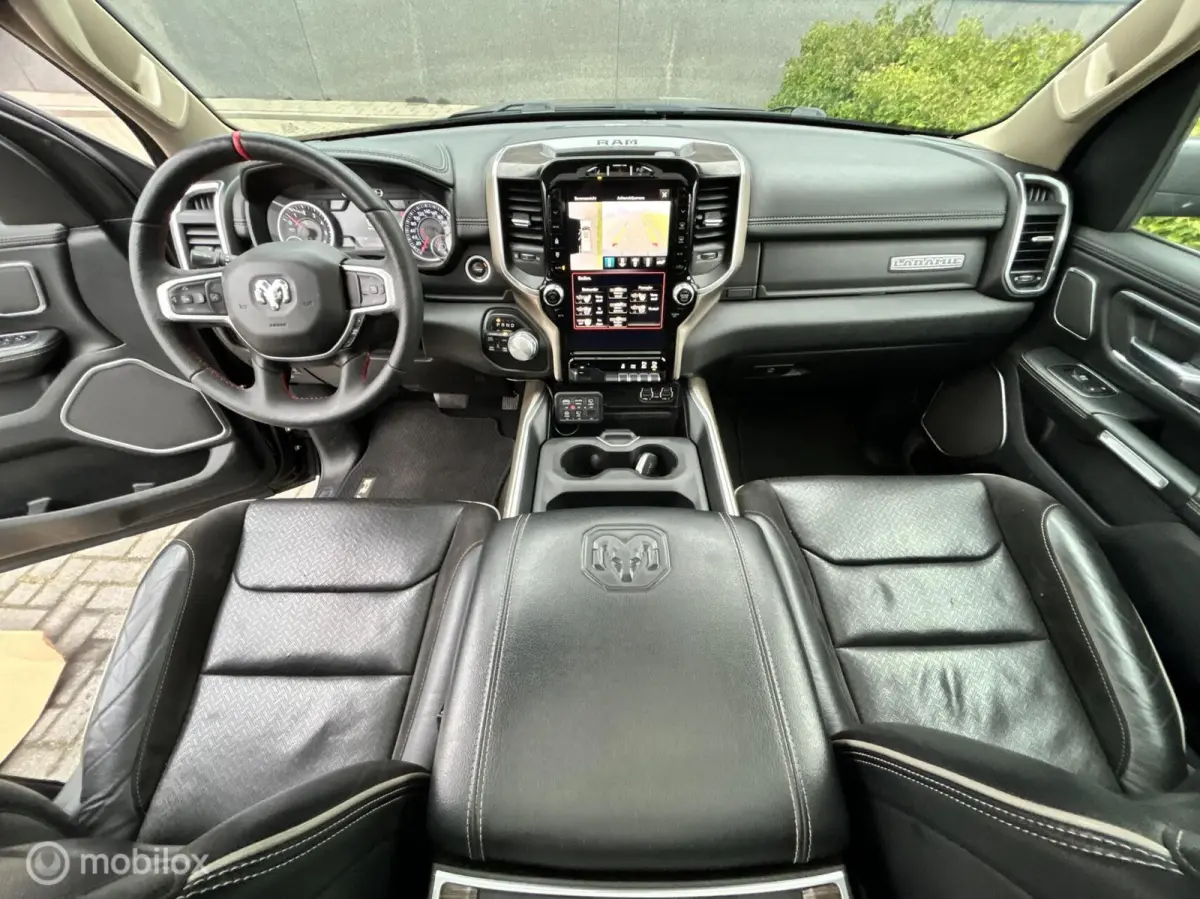 1500 4X4 5.7 V8 4x4 Crew Cab Laramie black out lpg