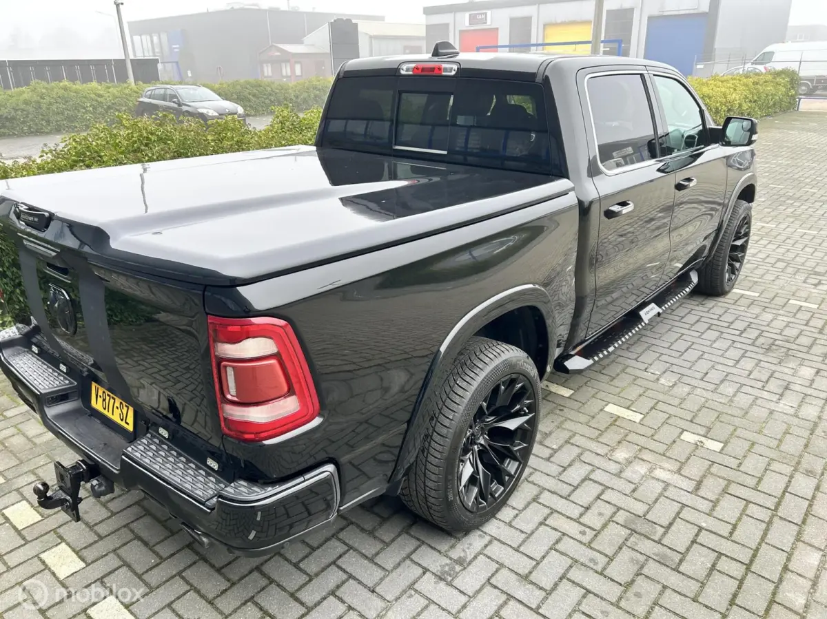 1500 4X4 5.7 V8 4x4 Crew Cab Laramie black out lpg