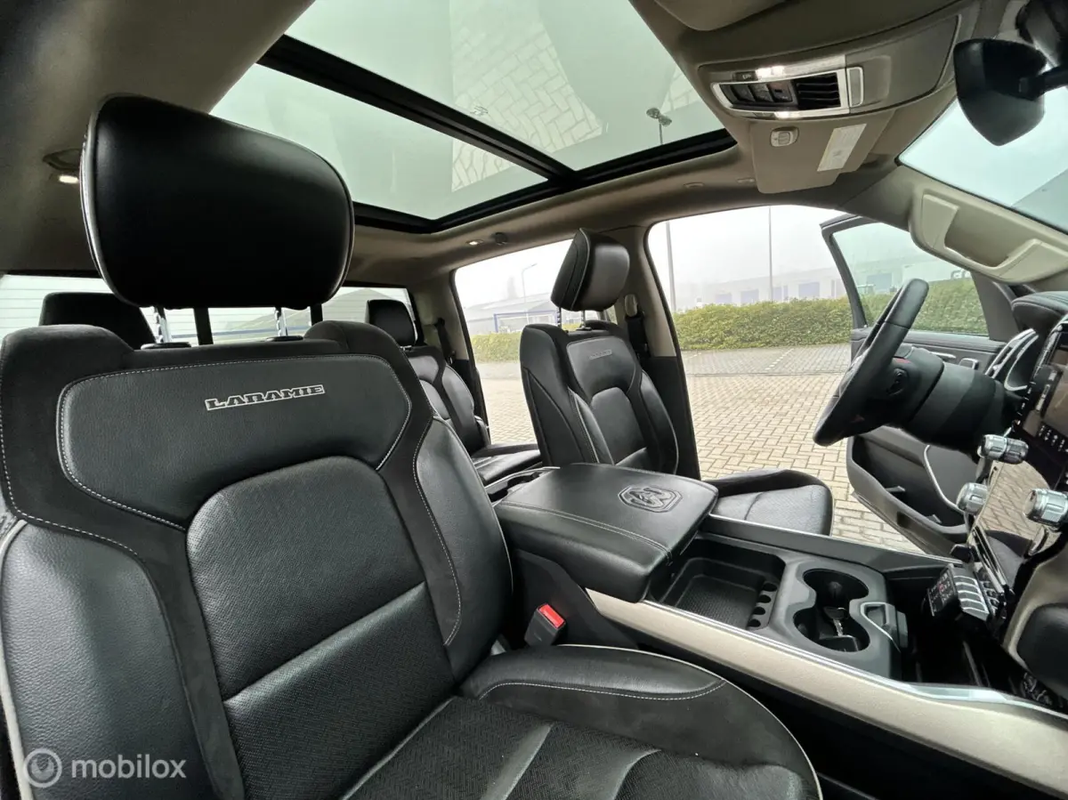 1500 4X4 5.7 V8 4x4 Crew Cab Laramie black out lpg