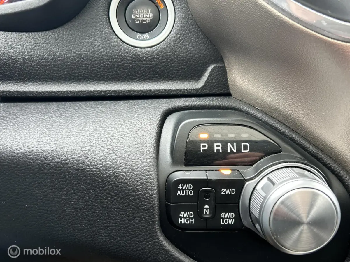 1500 4X4 5.7 V8 4x4 Crew Cab Laramie black out lpg