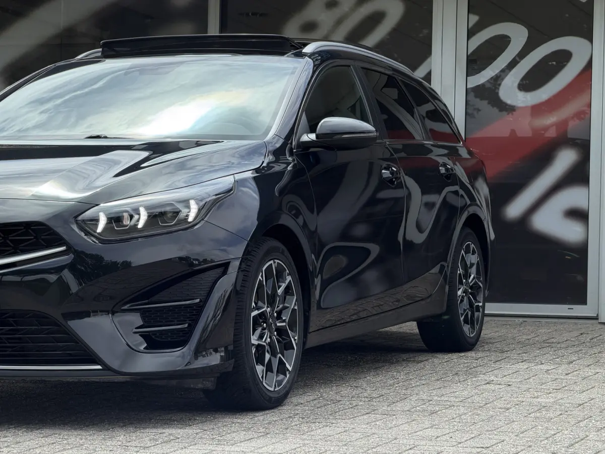 1.5 T-GDi GT-Line / Automaat / Keyless / Carplay / Schuif- Kanteldak / 17'' LM /