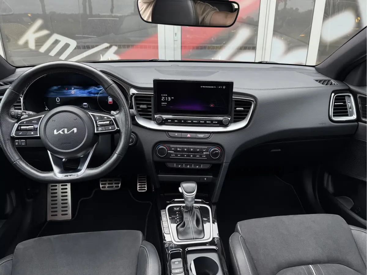 1.5 T-GDi GT-Line / Automaat / Keyless / Carplay / Schuif- Kanteldak / 17'' LM /