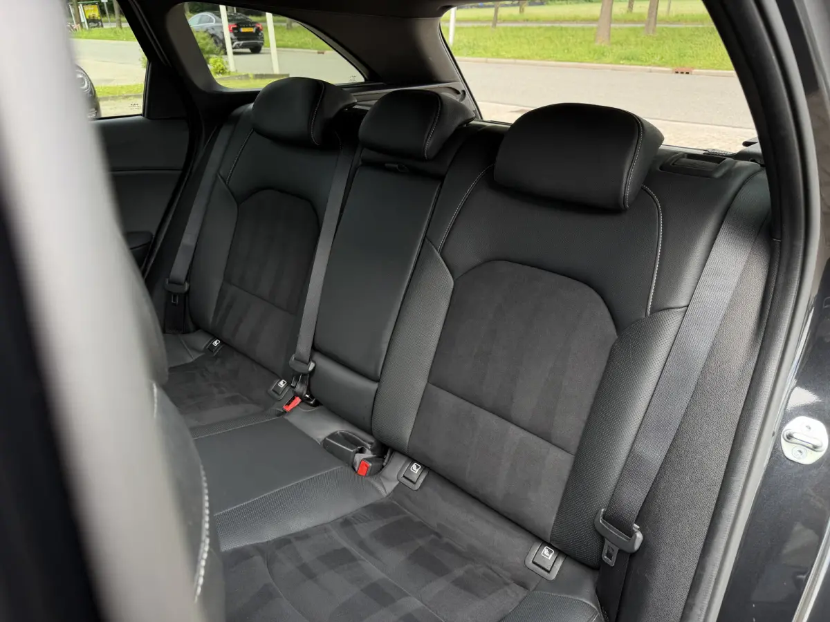 1.5 T-GDi GT-Line / Automaat / Keyless / Carplay / Schuif- Kanteldak / 17'' LM /