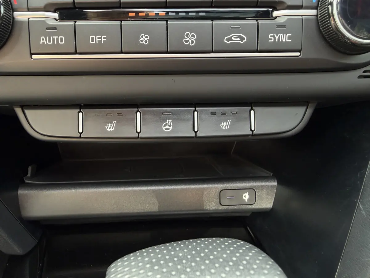 1.5 T-GDi GT-Line / Automaat / Keyless / Carplay / Schuif- Kanteldak / 17'' LM /