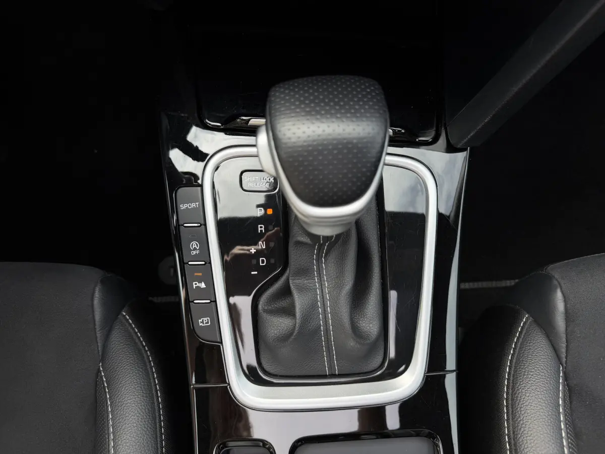 1.5 T-GDi GT-Line / Automaat / Keyless / Carplay / Schuif- Kanteldak / 17'' LM /