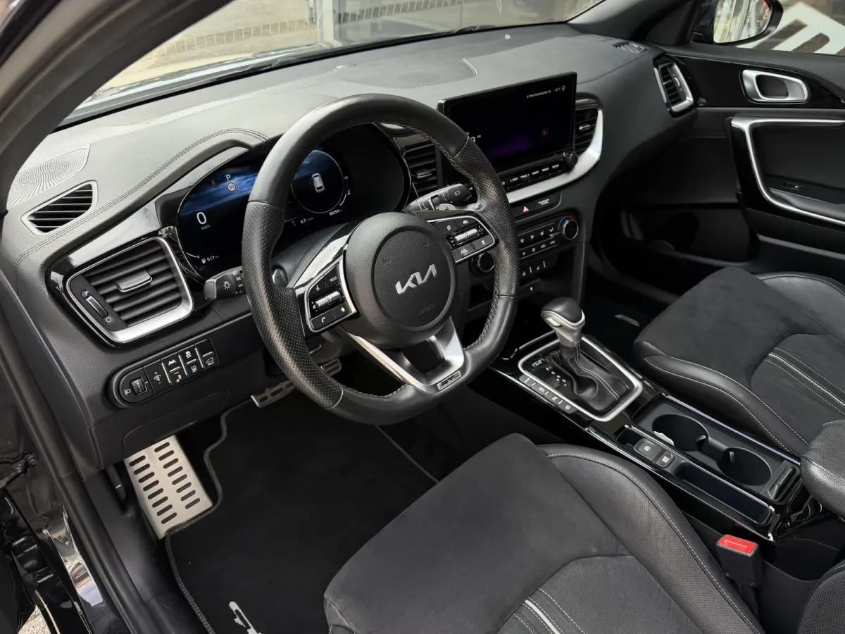 1.5 T-GDi GT-Line / Automaat / Keyless / Carplay / Schuif- Kanteldak / 17'' LM /