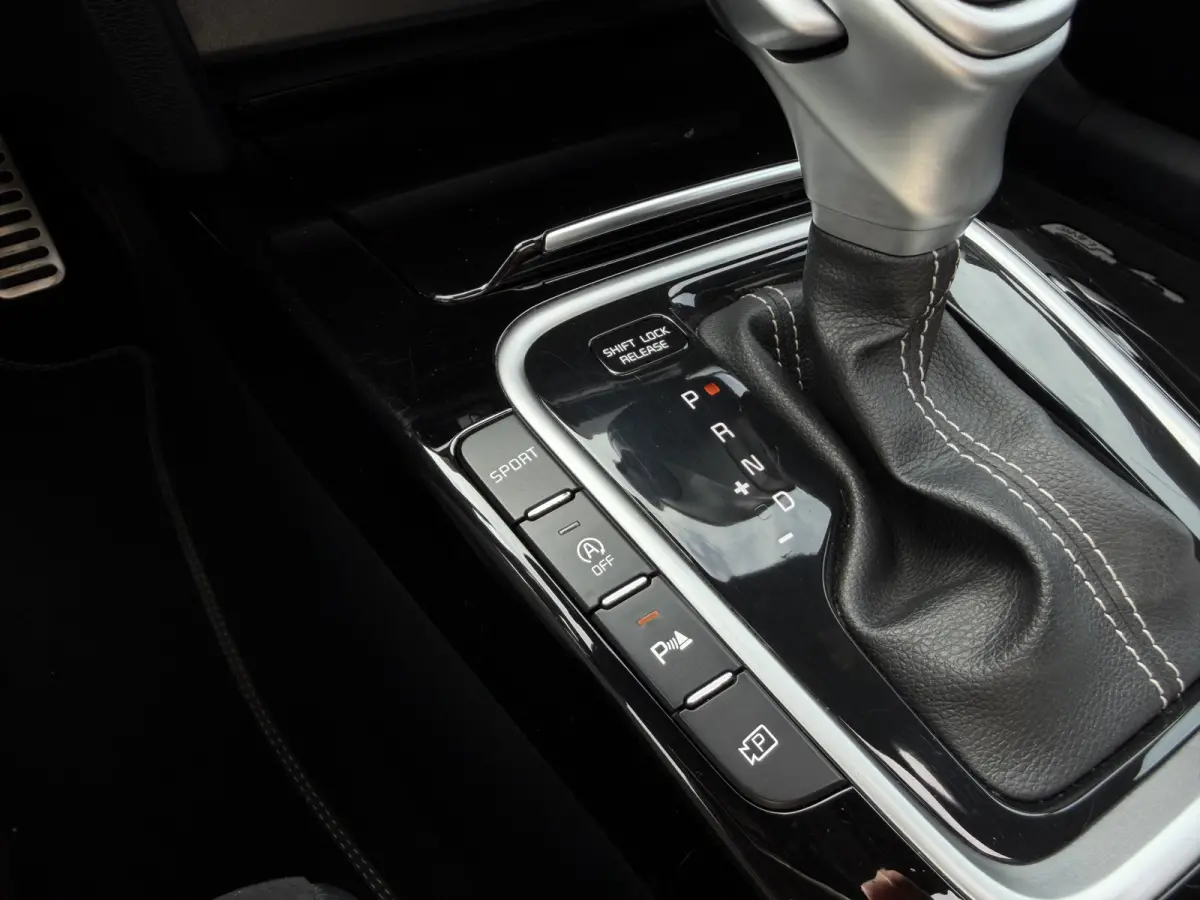 1.5 T-GDi GT-Line / Automaat / Keyless / Carplay / Schuif- Kanteldak / 17'' LM /
