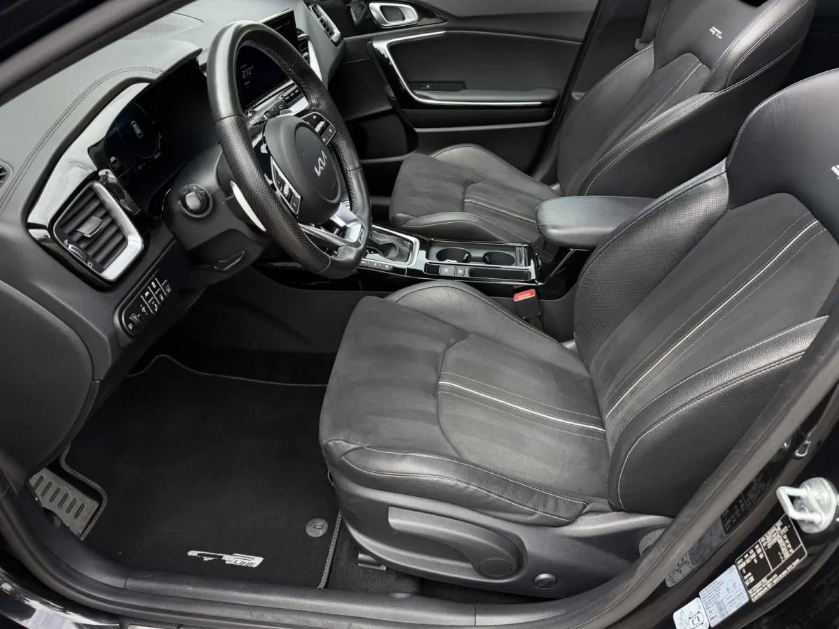 1.5 T-GDi GT-Line / Automaat / Keyless / Carplay / Schuif- Kanteldak / 17'' LM /
