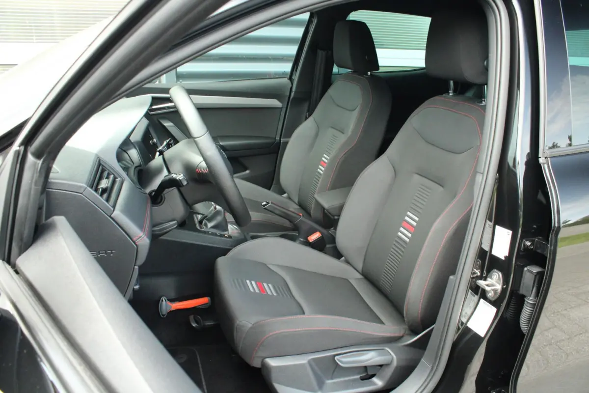 1.0 TSI 95pk FR Business Intense | Navigatie | Apple CarPlay/ Android Auto | Cruise Control | Airco Automatisch