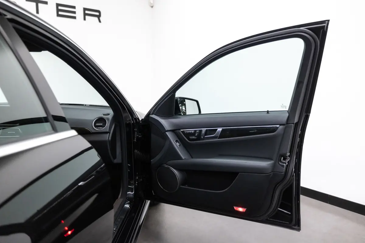 AMG 63 Btw auto, Fiscale waarde € 22.000,- (€ 53.677,69 Ex B.T.W) DEALER AUTO Dealer auto