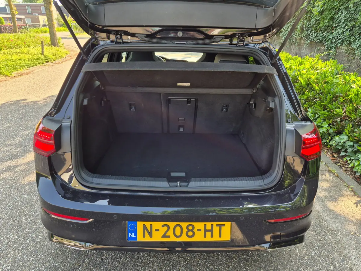 R Line 1.5 Panorama virtual dash CarPlay 1e Eig in NL Alcantara LED Volle optielijst