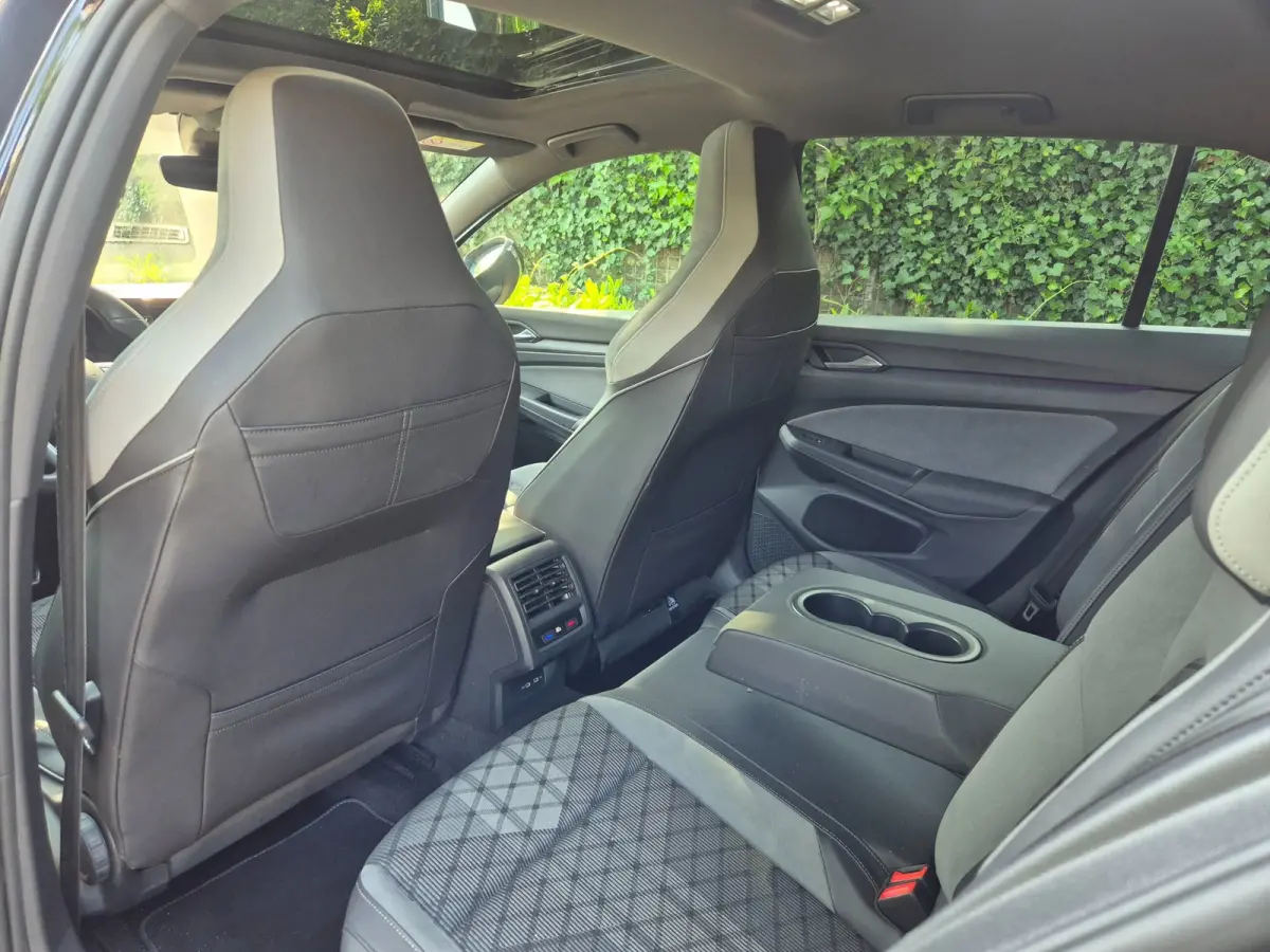 R Line 1.5 Panorama virtual dash CarPlay 1e Eig in NL Alcantara LED Volle optielijst