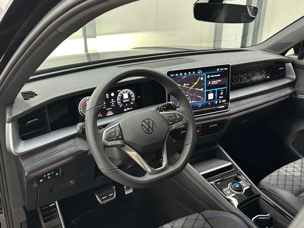 1.5 eHybrid R-Line | Trekhaak-pakket | Navigatie-pakket | Stoel- & stuurverwarming