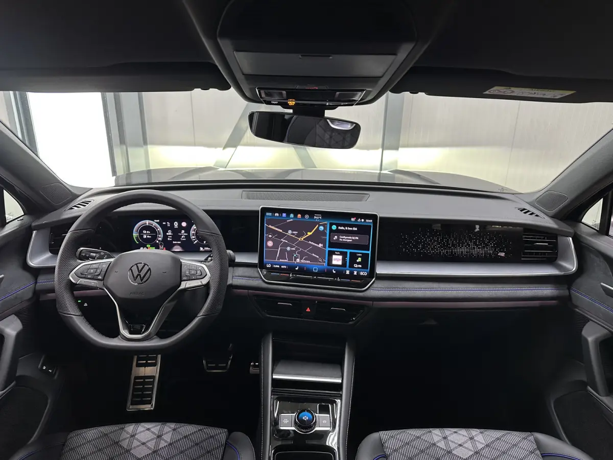 1.5 eHybrid R-Line | Trekhaak-pakket | Navigatie-pakket | Stoel- & stuurverwarming
