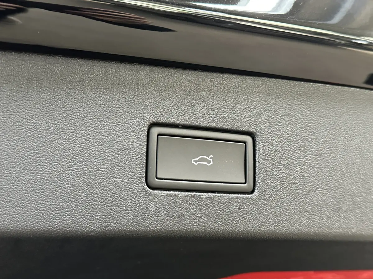 1.5 eHybrid R-Line | Trekhaak-pakket | Navigatie-pakket | Stoel- & stuurverwarming
