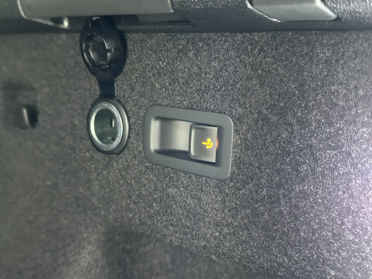 1.5 eHybrid R-Line | Trekhaak-pakket | Navigatie-pakket | Stoel- & stuurverwarming