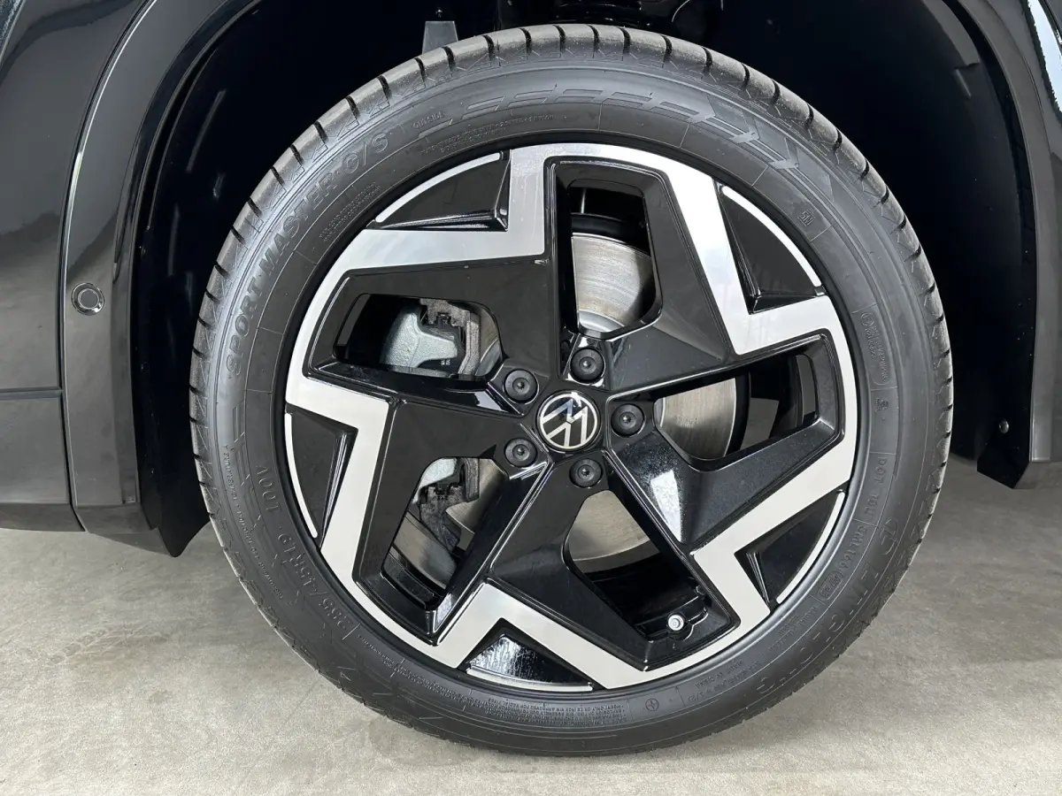 1.5 eHybrid R-Line | Trekhaak-pakket | Navigatie-pakket | Stoel- & stuurverwarming