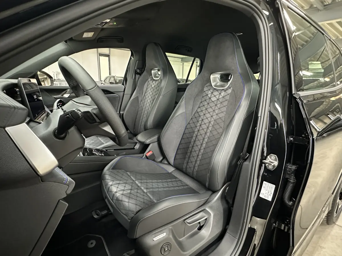 1.5 eHybrid R-Line | Trekhaak-pakket | Navigatie-pakket | Stoel- & stuurverwarming