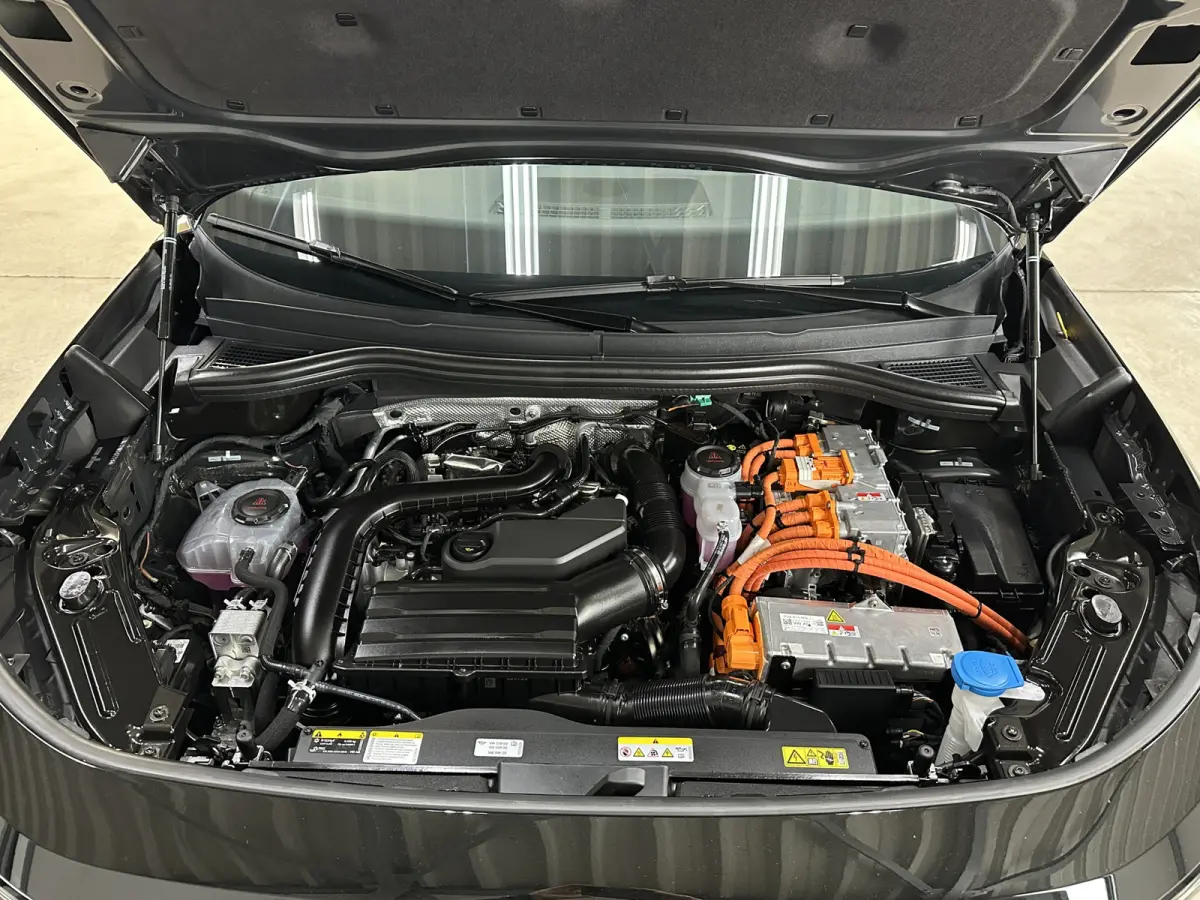 1.5 eHybrid R-Line | Trekhaak-pakket | Navigatie-pakket | Stoel- & stuurverwarming