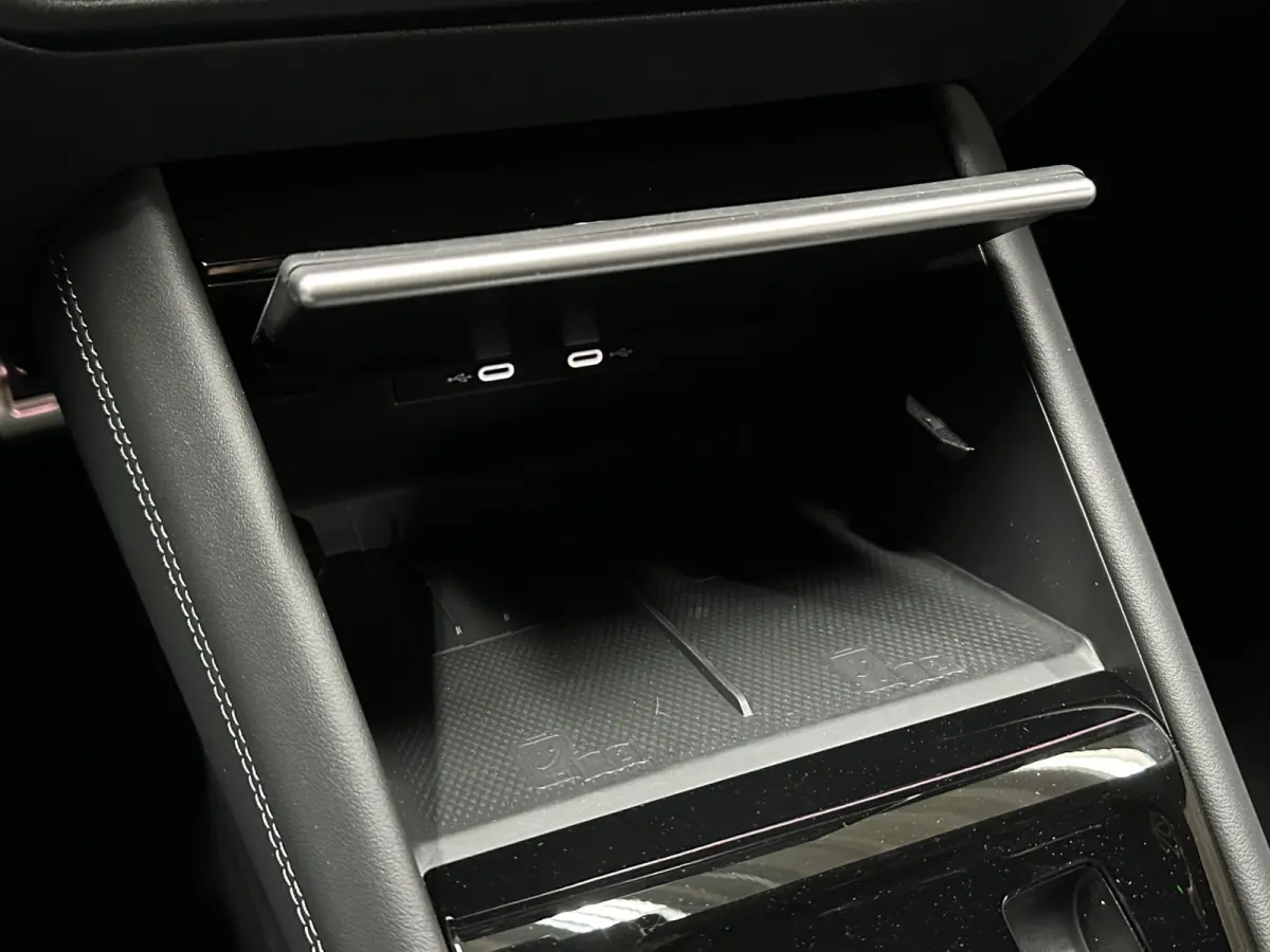 1.5 eHybrid R-Line | Trekhaak-pakket | Navigatie-pakket | Stoel- & stuurverwarming